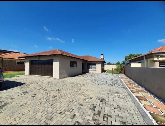 3 BEDROOM HOUSE FOR SALE IN THERESAPARK